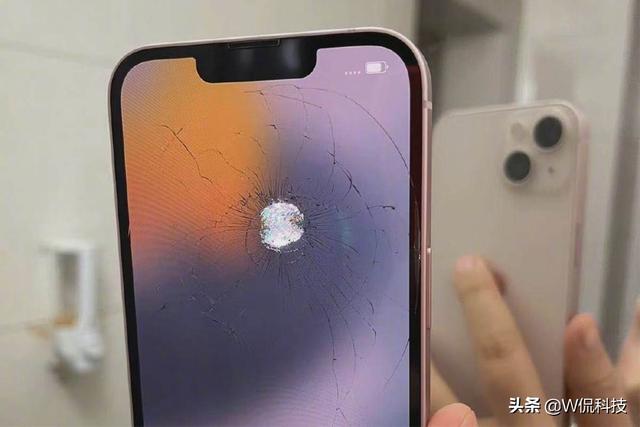 iPhone13发布1个月热度不在，国产机狠狠“打脸”，库克：尴尬了