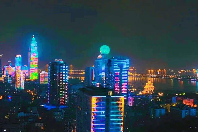 苏州、武汉和重庆争夺中国第五城，谁优势更大？