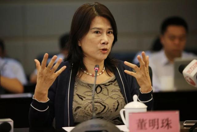 董明珠终于翻车了？格力一夜损失16亿，新机被曝“贴牌”魅族