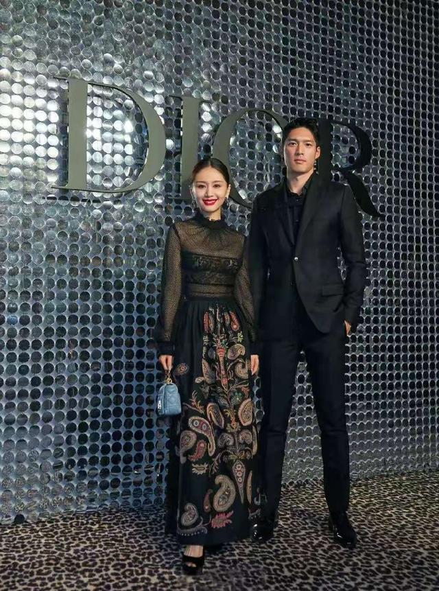 透明服装时尚(透明时尚雨衣夏季)