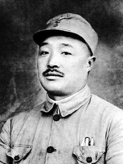 父兄惨死，立誓为父兄报仇的贺龙，为何在关键时刻阻拦家人复仇？