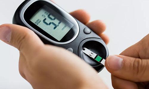 糖尿病，饭、菜、汤，该按什么顺序吃？医生：这样能避免血糖升