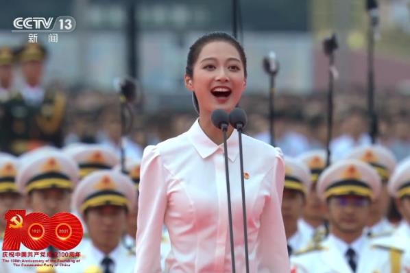 中国传媒大学校花冯琳，毕业实习无缘央视，选择签约上海卫视