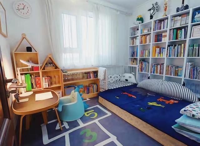 第二次装修，她坚持“去家务化”设计，入住一年后家里仍干净整洁