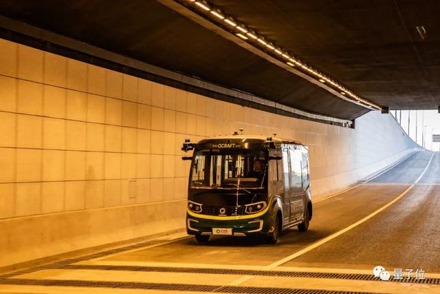 无锡闹市无人车，大爷大妈抢着坐