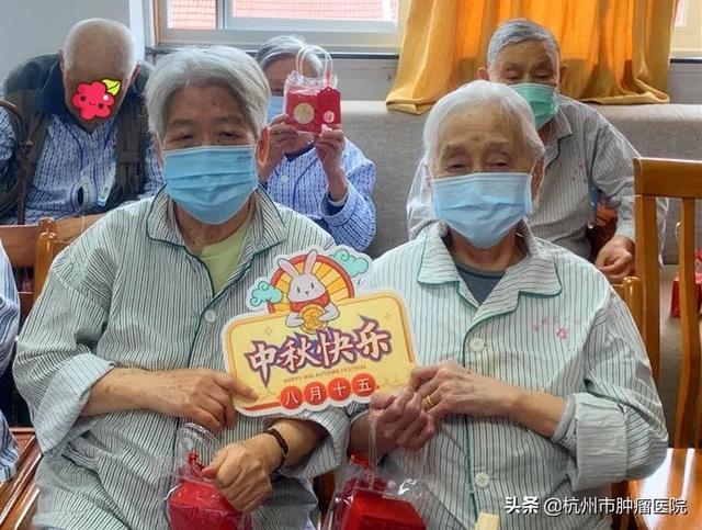 月光所照，皆是故鄉~這個中秋，定格病房里的小歡喜