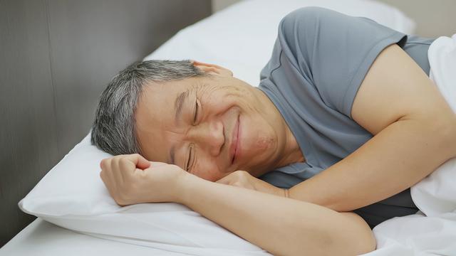 健康专家分享了能使你更长寿更健康的生活饮食、运动和睡眠规则