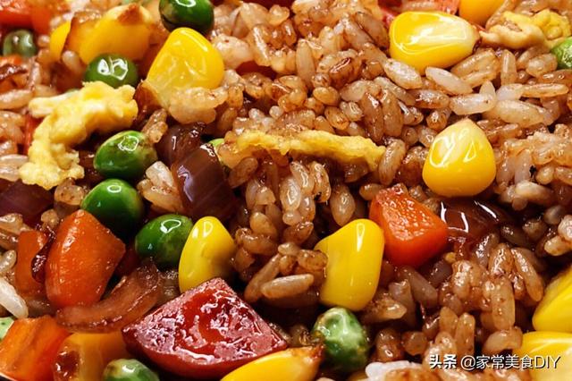 隔夜剩米飯千萬別倒，這樣炒實在香，飯粒金黃，口感彈牙，超好吃 美食頻道 第11张