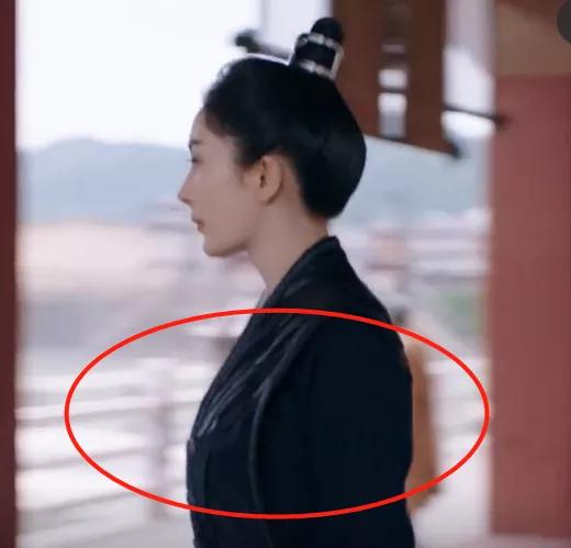 杨幂新剧引争议，35岁演“古偶少女”：这次被骂，她冤吗？