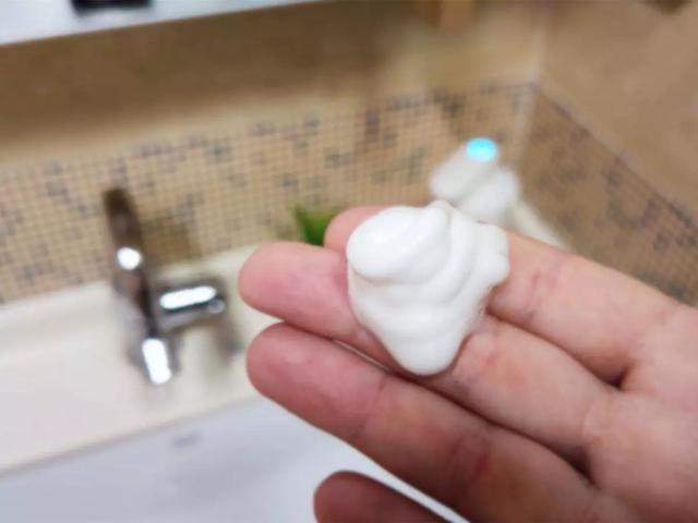 米家自动洗手机pro，伸手自动出泡沫，还新增了科学洗手提醒