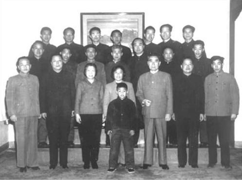 周总理临终前，亲自点名要赵炜前来，这一次是为了他心爱的小超