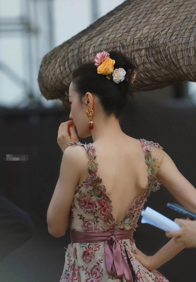 迪丽热巴侧颜照迪丽热巴侧颜照片