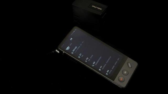 评测 | 讯飞双屏翻译机，如何让沟通更简单、商务洽谈更高效？