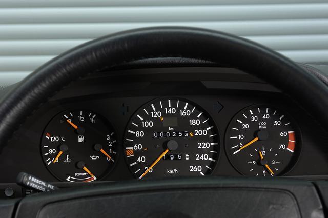 这一回，丰田赢了特斯拉