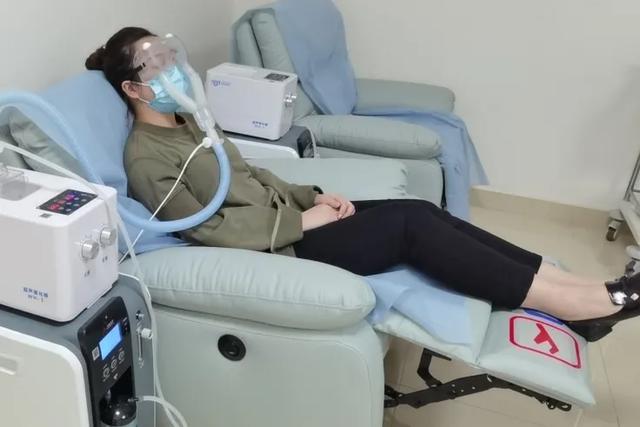 当心！二胎宝妈关灯刷手机刷出这种病……