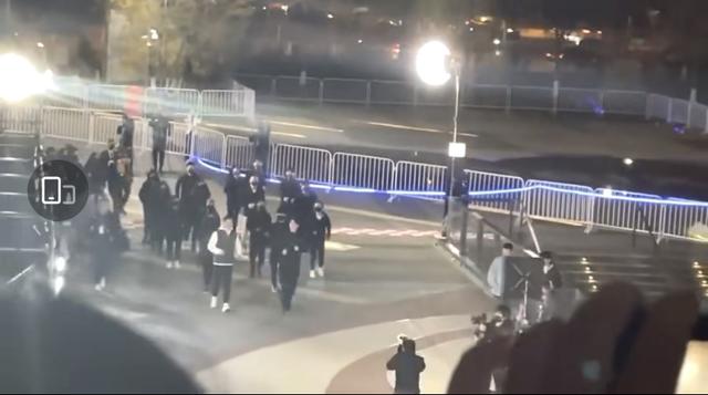 霸总行为！雷军包机接王一博参加活动，还万人陪跑……