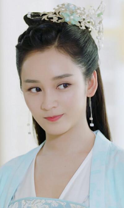 这6个明星明明是纯天然，却像极了整容脸，你看走眼几个？