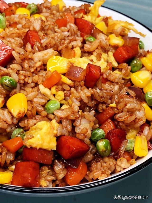隔夜剩米飯千萬別倒，這樣炒實在香，飯粒金黃，口感彈牙，超好吃 美食頻道 第15张