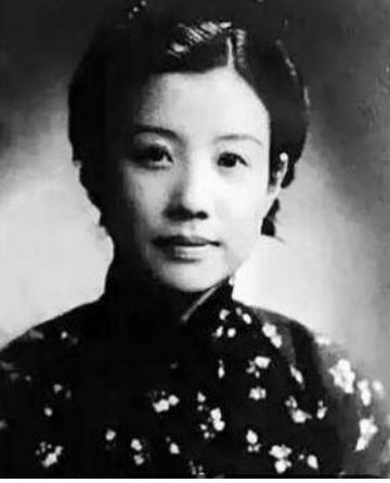 1982年,萧明华的骨灰被台湾老人带来北京,4天后葬入八宝山