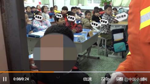 熊孩子手被卡锁孔全班同学上课围观救援！国外也有熊孩子逸闻