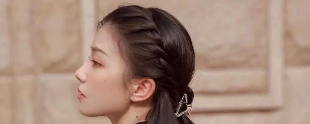 头发的编法步骤与图样（简单又好看的编发教程）