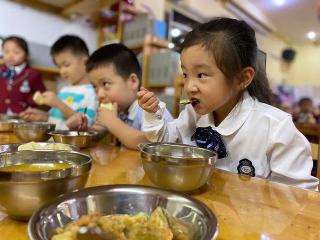 金水一幼中、大班开学第一天掠影