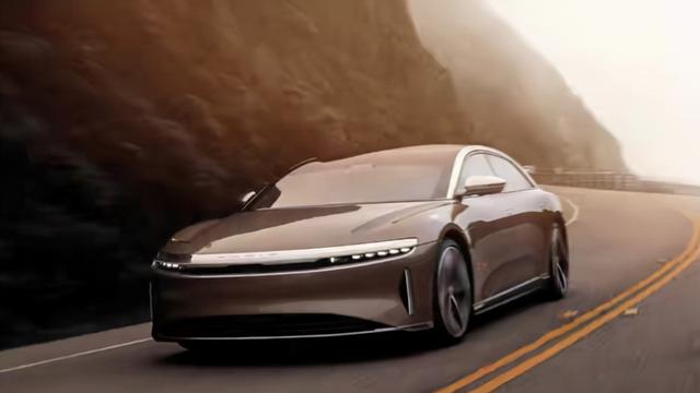 新纯电动公司首款车型交付，号称续航超过特斯拉，达到900公里