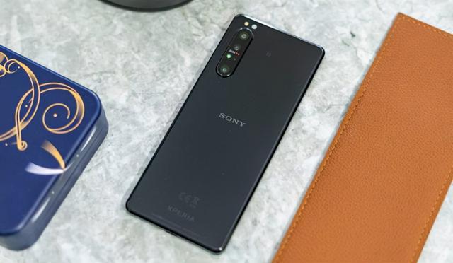 发布一年下跌2000元，12GB+256GB+4K，顶尖IP68防水旗舰濒临下架