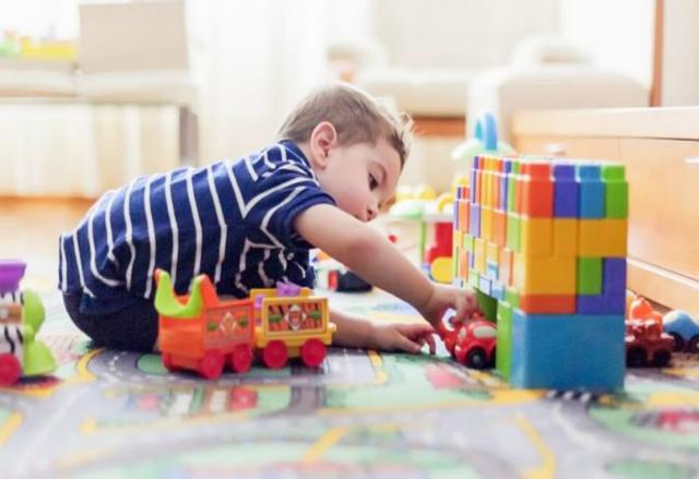 为啥孩子对玩具总是3分钟热度？并非是孩子的错，父母多检讨自己