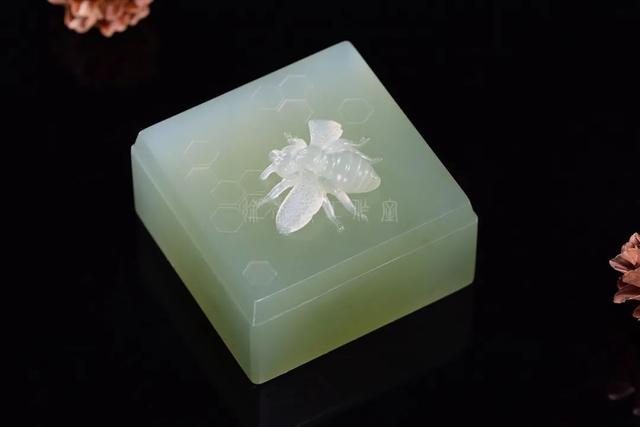 黄蜡石表面鱼鳞纹