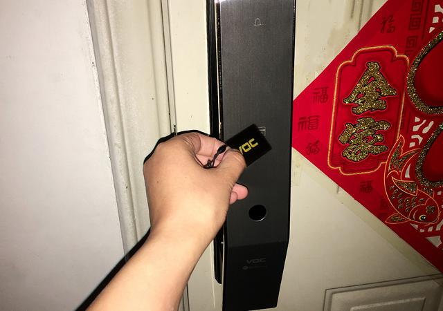 VOC人脸识别智能门锁T11 Face：确认过眼神，这是值得信赖的指纹锁
