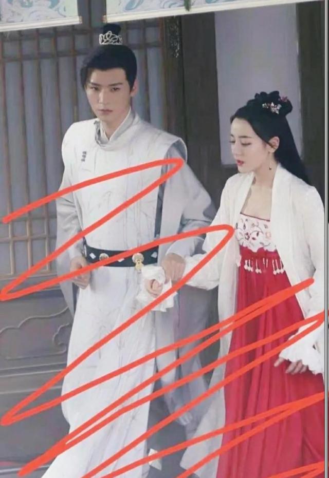 迪丽热巴首次公布恋情龚俊(迪丽热巴龚俊cp名叫什么)