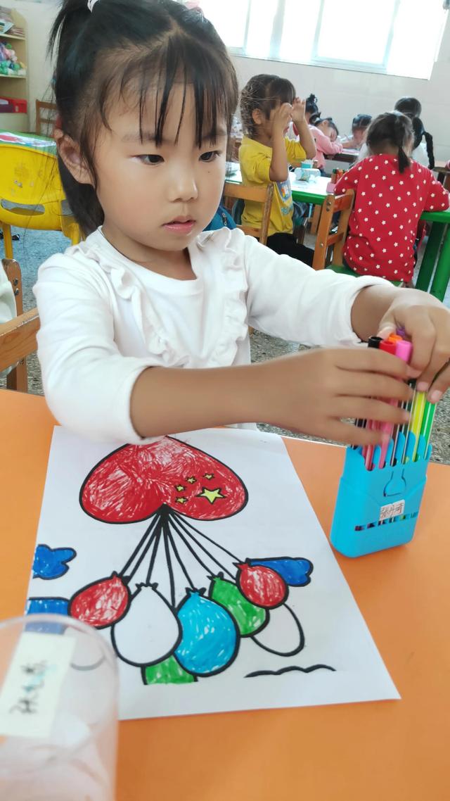 欢度国庆––魏庙镇房村幼儿园