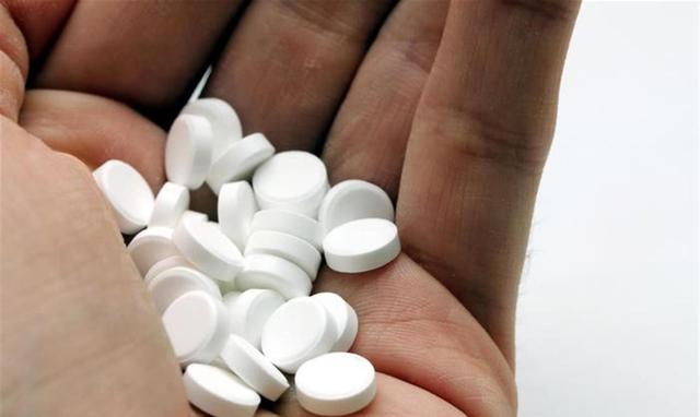 牛奶、羊奶，哪个更有营养？为何天天喝奶，还是患上骨质疏松？