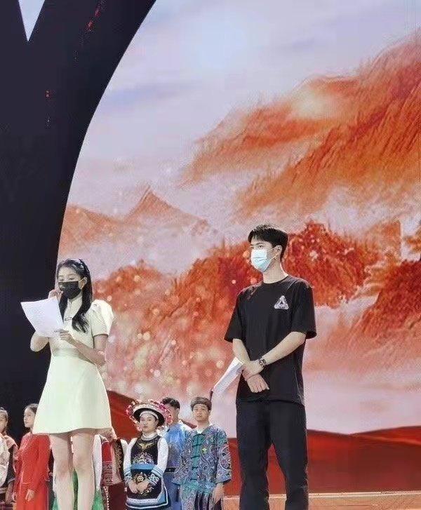 关晓彤晚会节目消失(关晓彤跳舞唱歌惊艳全场)