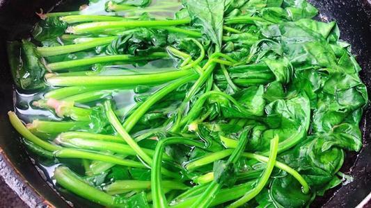 这6类蔬菜自带“毒素”，吃前务必焯水，看看有你爱吃的吗？