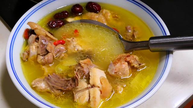 霜降过后，不懂吃就亏了，多给家人喝这5道汤，滋补强身不怕冷