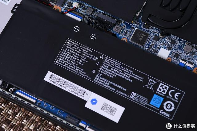 20mm + 2.2kg + RTX3070！机械革命Umi Plus设计师本评测