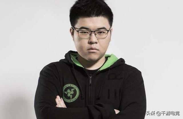 一个反向q价值200w韦神我s5年薪300w打完比赛s6年薪500w