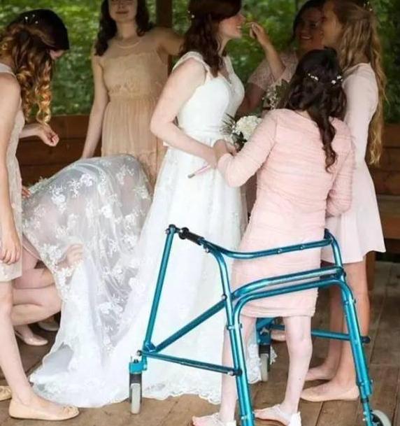 24年前，轰动世界的全球首例七胞胎，现已长大成人，离开获赠别墅