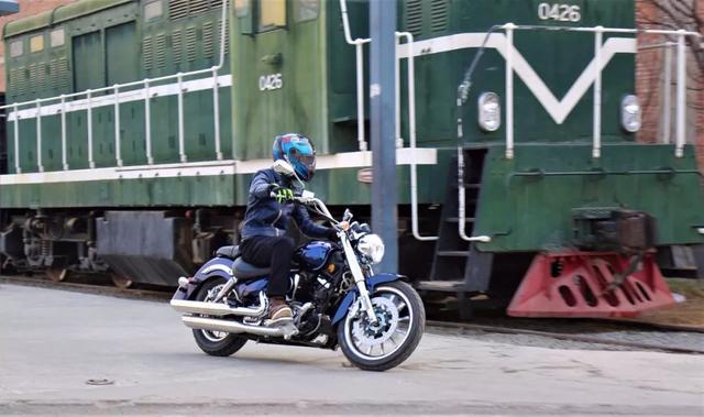 力帆摩托车v16质量怎么样(力帆v16摩托车呆子测评)