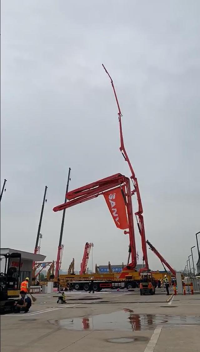 长臂工程机械展