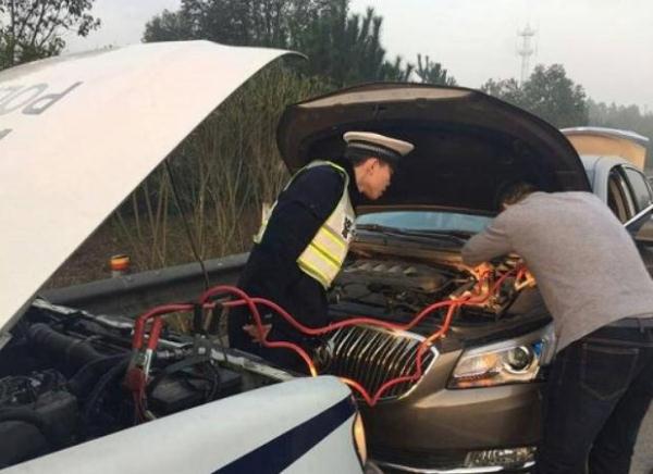 [微信七里香哪里买]，汽车电瓶没电紧急救援