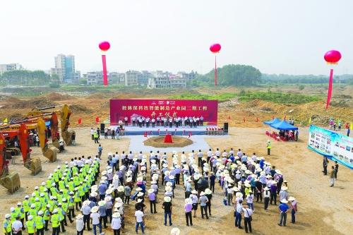 进破碎机腔下检查水平轴油管