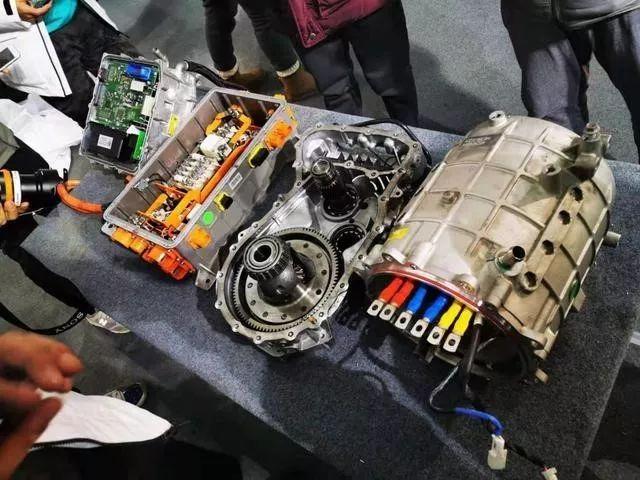 蔚来es8全铝车身蔚来es6电动汽车