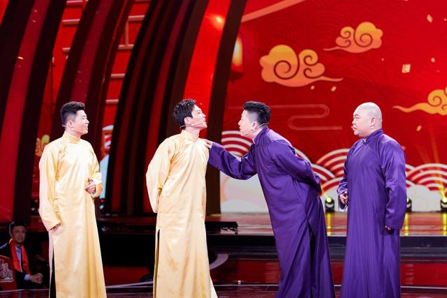 张鹤伦和郎鹤炎这四位人气正高的德云社演员,共同说了段群口相声