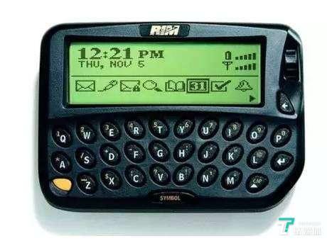 黑莓手机7290(一代巨人终迟暮，回顾黑莓手机36年来的那些经典产品