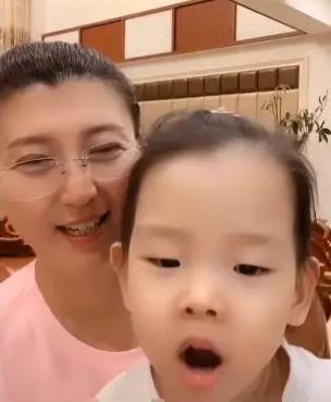 闫学晶多少岁生的二胎(闫学晶多少岁生的二胎女儿)-天晟网