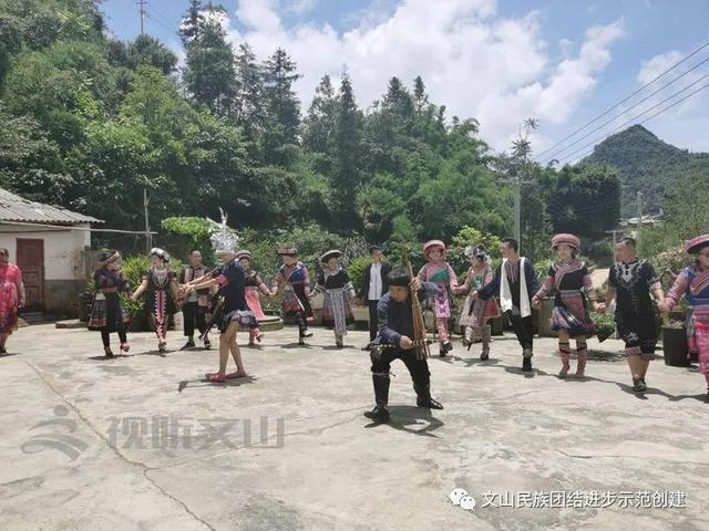 「揭秘爆料」云南红河苗族美女跳舞(云南红河美女跳舞视频)