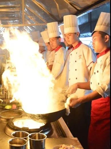 初中老师要求退学(初中老师想让差生退学)